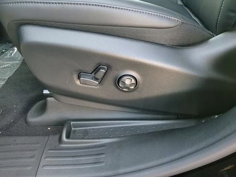 New 2026 Chrysler Pacifica Select image 11