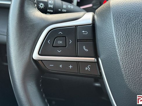 Used 2024 Toyota Highlander LE image 31