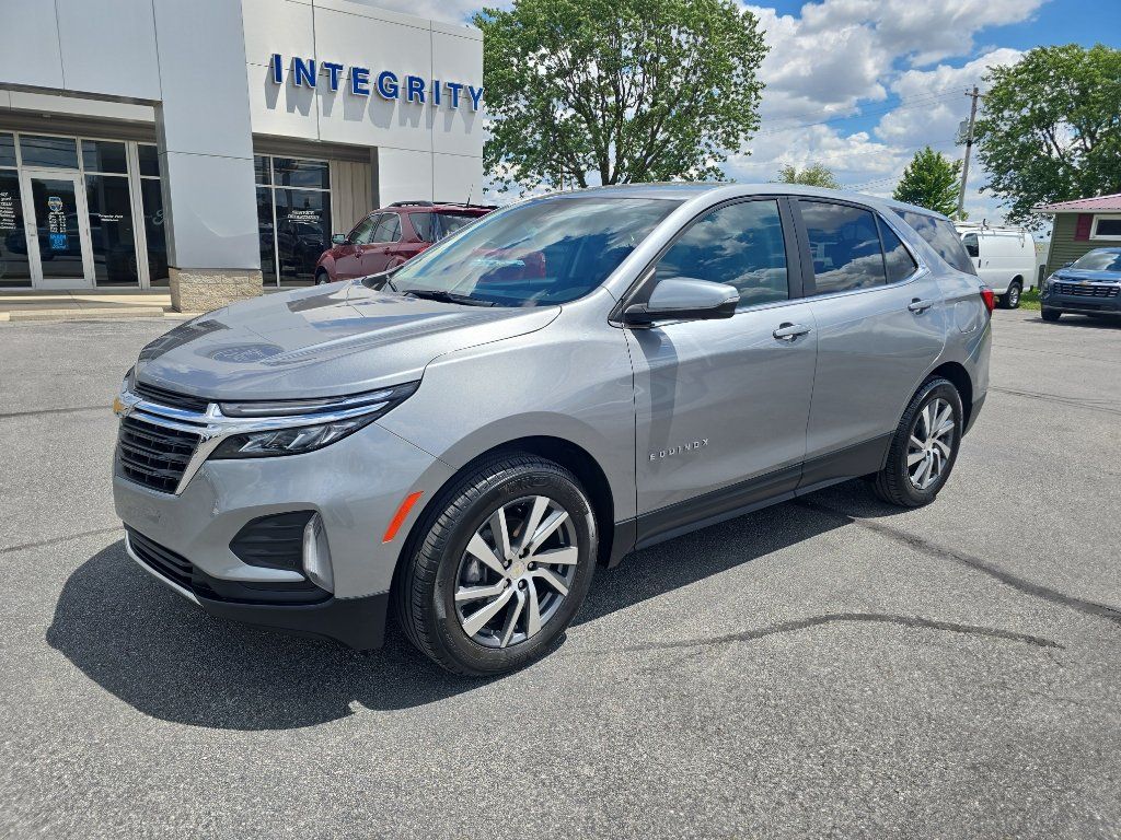 Used 2024 Chevrolet Equinox LT FWD image 2