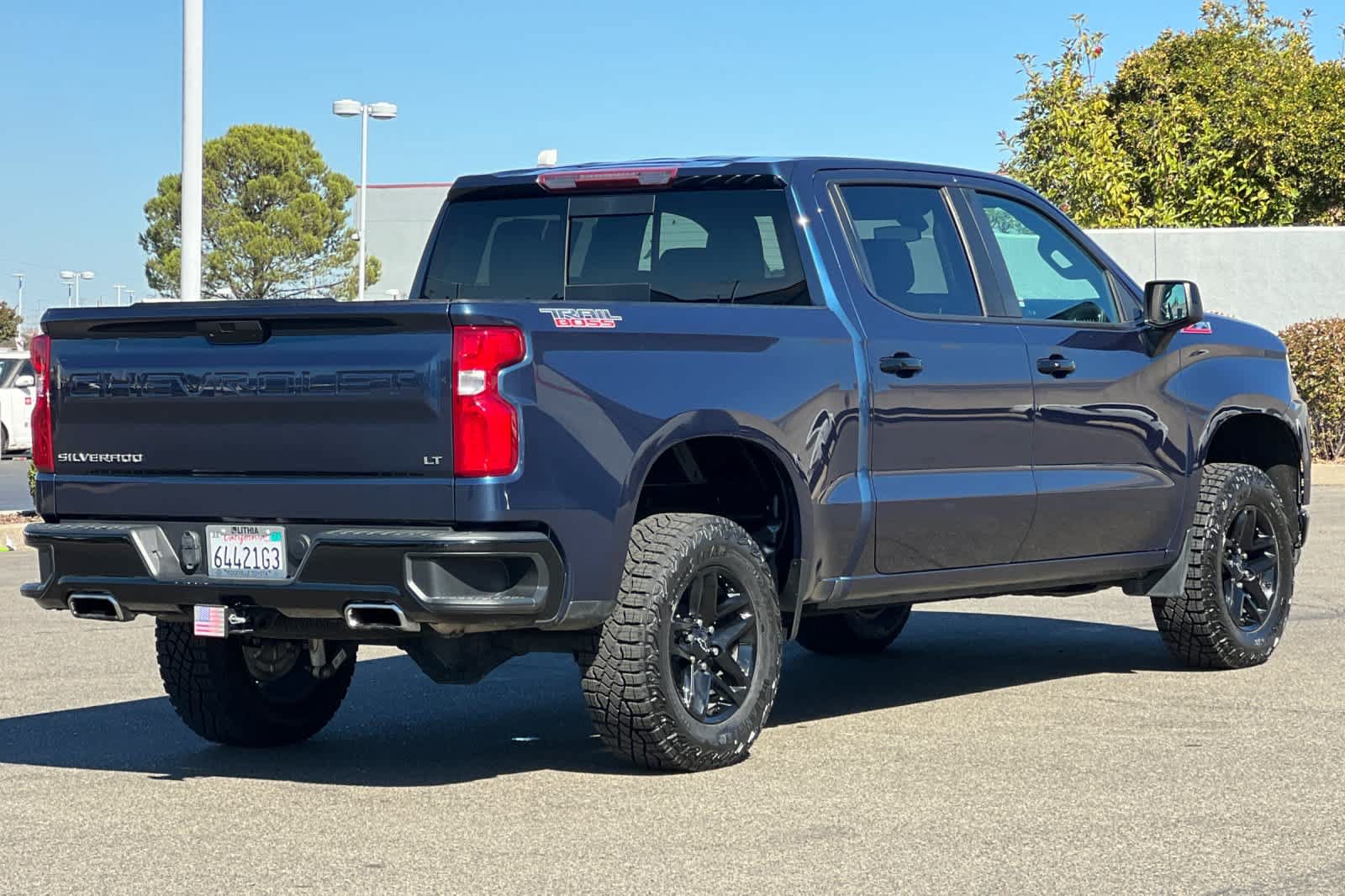 Used 2021 Chevrolet Silverado 1500 LT Trail Boss w/ Convenience Package II AWD/4WD image 2