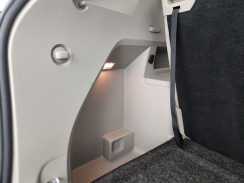 Used 2018 Volkswagen Atlas SE image 33