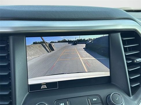 Used 2023 GMC Acadia SLT w/ Preferred Package image 10