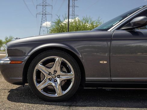 Used 2006 Jaguar XJ8 RWD image 4