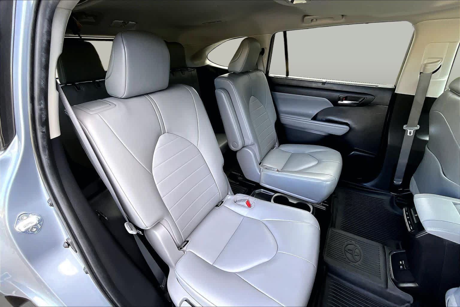Used 2022 Toyota Highlander XLE AWD/4WD image 20