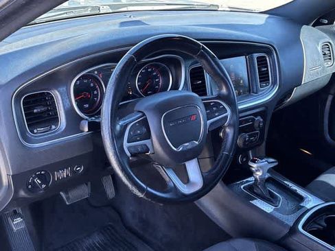 Used 2016 Dodge Charger SXT image 2