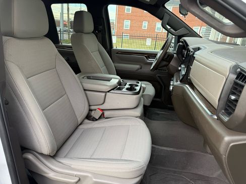 Used 2024 GMC Sierra 2500 SLE w/ SLE Value Package; image 4