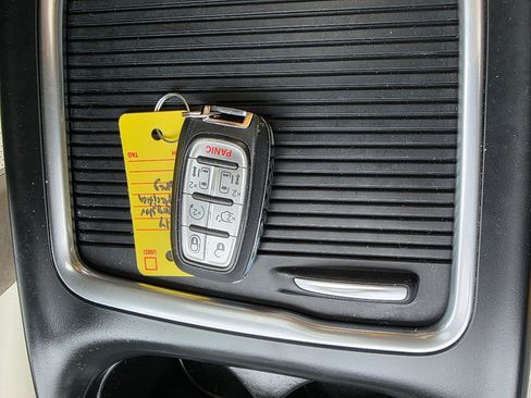 Used 2017 Chrysler Pacifica Limited image 13