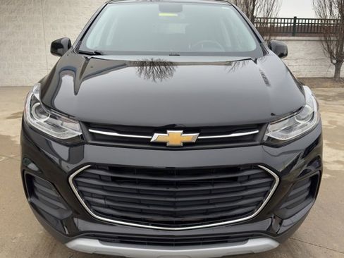 Used 2017 Chevrolet Trax LT w/ LT Convenience Package image 8