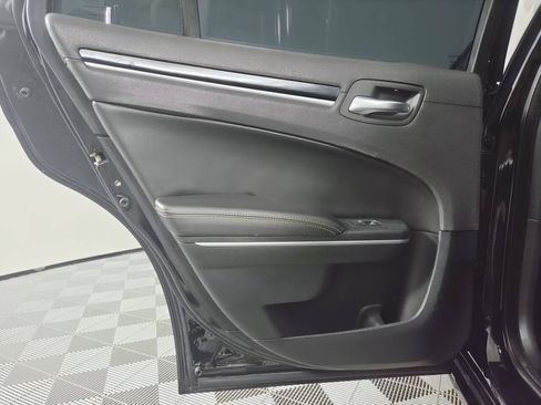 Used 2019 Chrysler 300 S RWD image 19