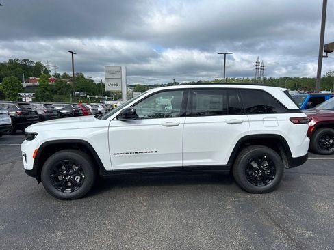 New 2025 Jeep Grand Cherokee Altitude image 2