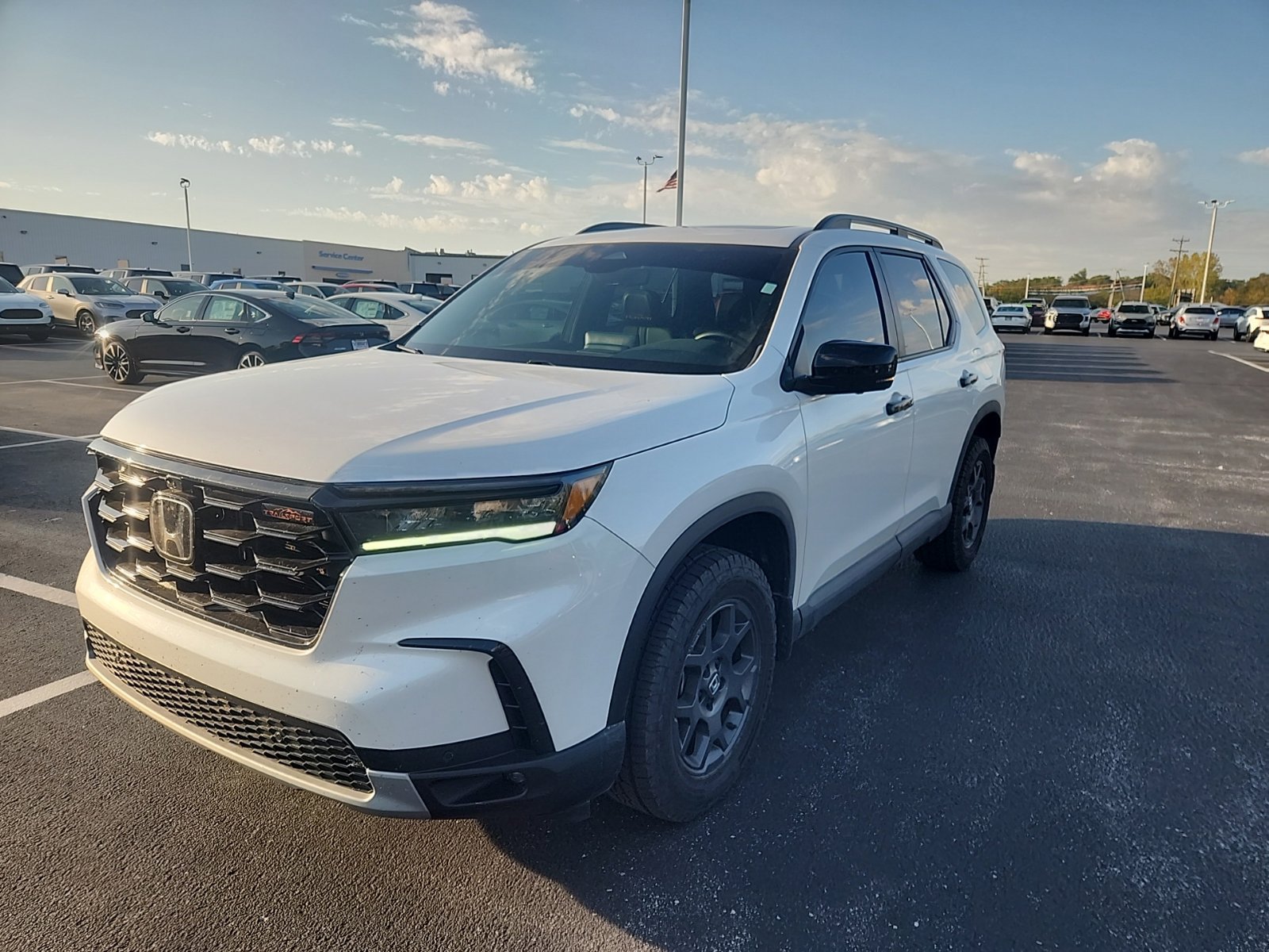 Used 2025 Honda Pilot TrailSport image 2