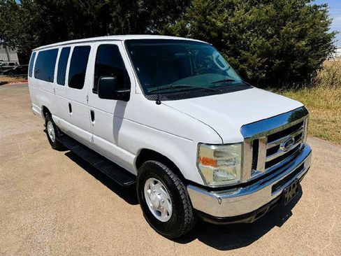 Used 2008 Ford E-350 and Econoline 350 XLT RWD image 2