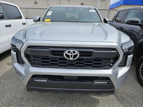 Used 2024 Toyota Tacoma TRD Off-Road image 6