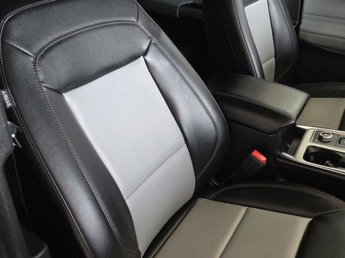 Used 2023 Ford Explorer XLT w/ Equipment Group 202A image 5