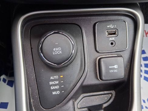 Used 2020 Jeep Compass Latitude AWD/4WD image 16