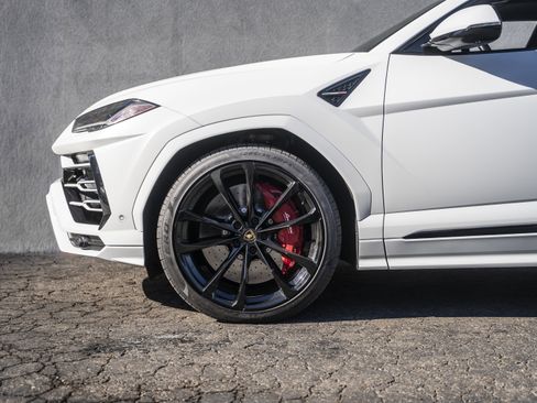 Used 2021 Lamborghini Urus image 17