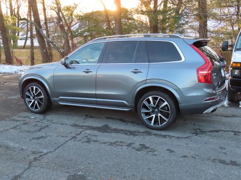 Used 2018 Volvo XC90 T6 Momentum w/ Convenience Package image 3