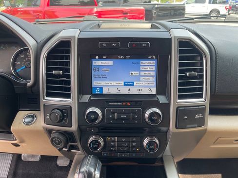 Used 2017 Ford F150 Lariat w/ Equipment Group 502A Luxury AWD/4WD image 40