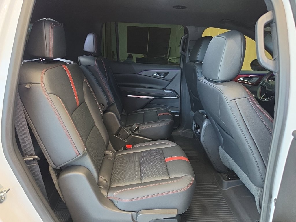 Used 2025 Chevrolet Traverse RS w/ LPO, Floor Liner Package FWD image 54