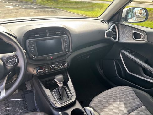 Used 2025 Kia Soul LX w/ LX Technology Package image 30