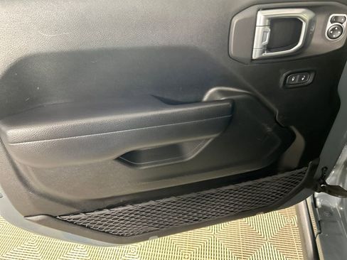 Used 2024 Jeep Wrangler Unlimited Rubicon image 11