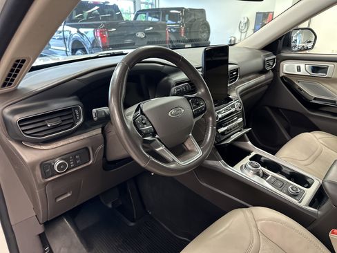 Used 2022 Ford Explorer Platinum w/ Equipment Group 601A image 26
