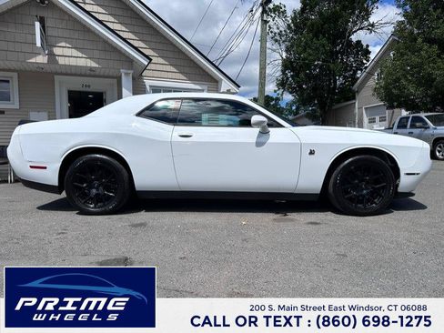 Used 2015 Dodge Challenger SXT RWD image 8