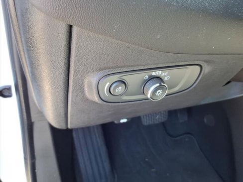 Used 2023 Chevrolet Equinox LT w/ Driver Convenience Package image 28