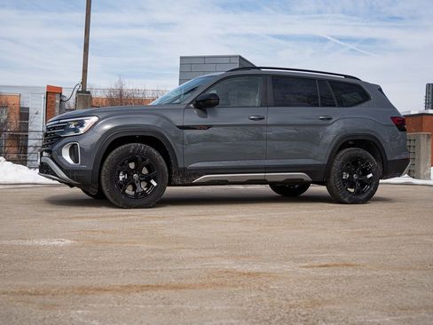 New 2026 Volkswagen Atlas Peak Edition image 3