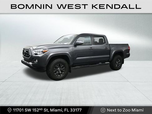 Used 2022 Toyota Tacoma SR5 w/ Technology Package image 1