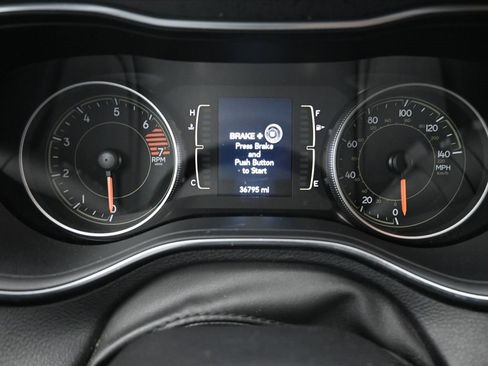 Used 2021 Jeep Cherokee Latitude Plus image 13