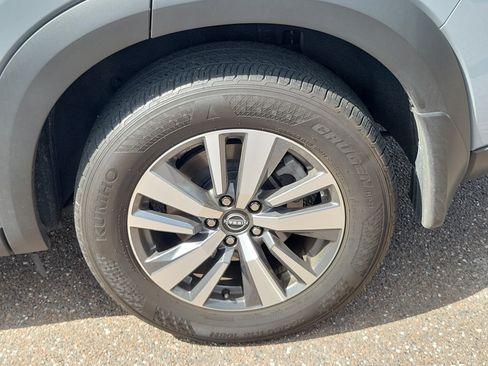 Used 2024 Nissan Pathfinder SL w/ Black Appearance Package FWD image 5