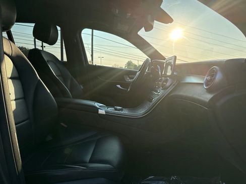 Used 2018 Mercedes-Benz GLC 300 4MATIC image 32