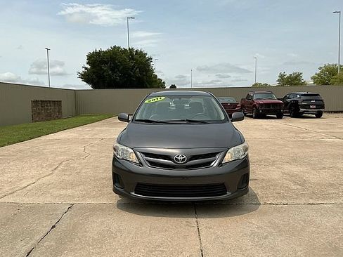 Used 2011 Toyota Corolla LE FWD image 2