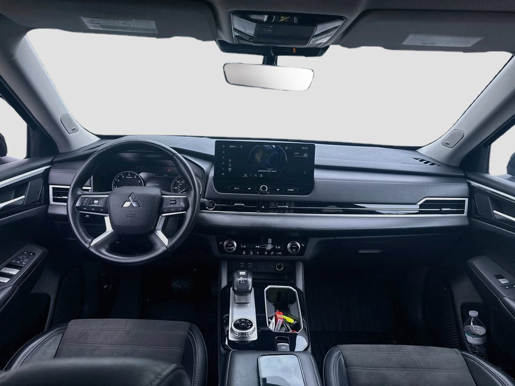 Used 2025 Mitsubishi Outlander SE FWD image 25