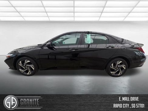 Used 2025 Hyundai Elantra Sport w/ Cargo Package FWD image 3