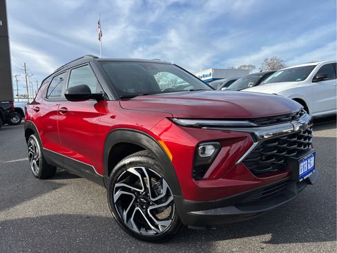 Certified 2024 Chevrolet TrailBlazer RS w/ Convenience Package image 2