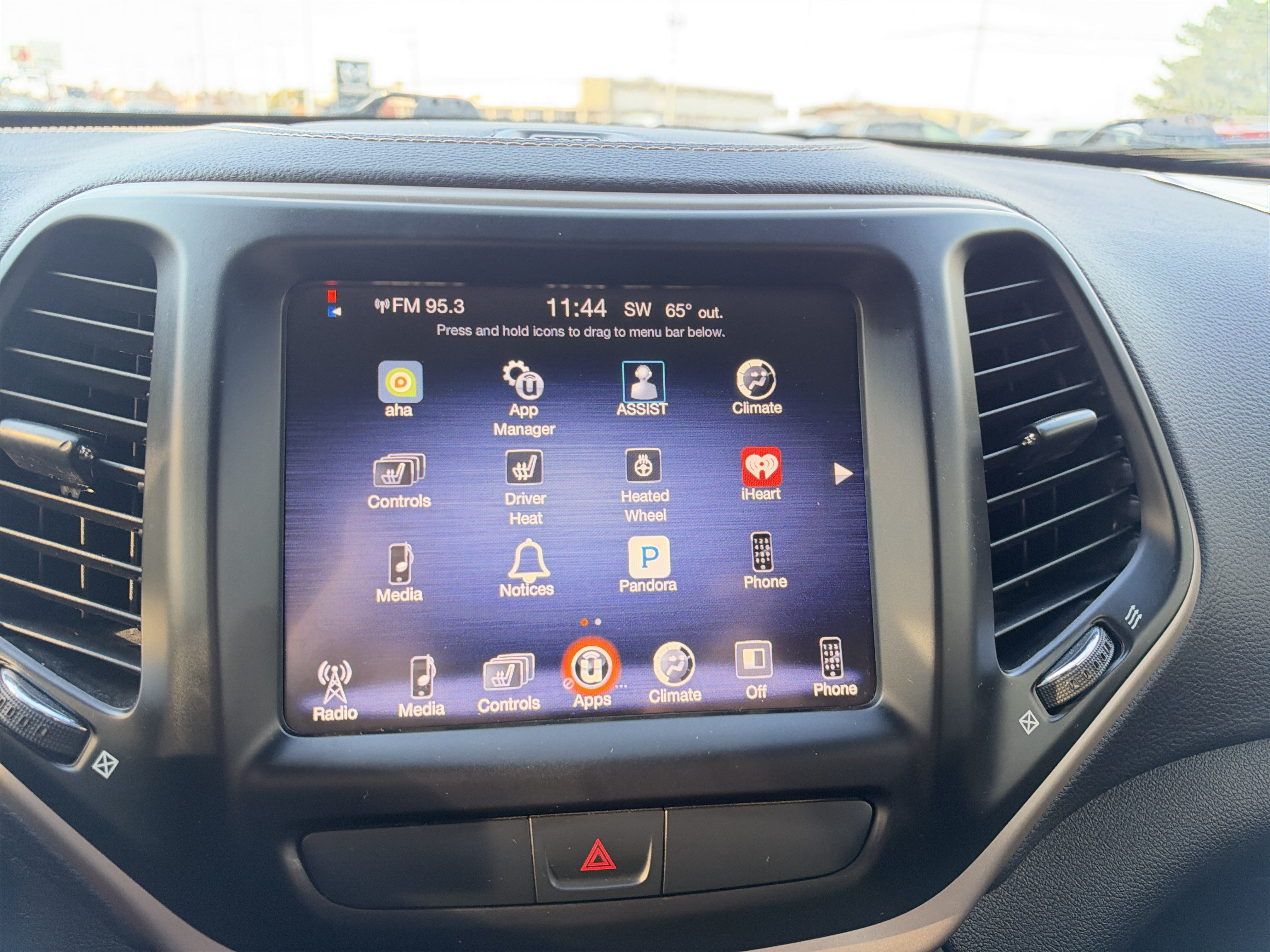 Used 2017 Jeep Cherokee Latitude w/ Cold Weather Group AWD/4WD image 5