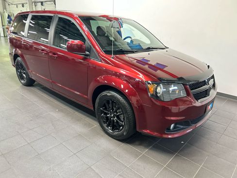 Used 2020 Dodge Grand Caravan SXT w/ Driver Convenience Group FWD image 2
