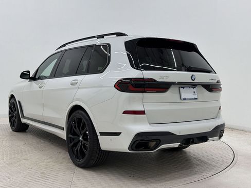 Used 2024 BMW X7 xDrive40i w/ Executive Package AWD/4WD image 3