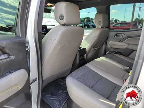 Used 2024 Chevrolet Colorado ZR2 w/ Technology Package AWD/4WD image 15
