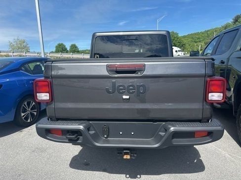 Used 2025 Jeep Gladiator Sport AWD/4WD image 19