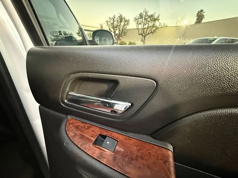 Used 2013 Chevrolet Tahoe LT image 38