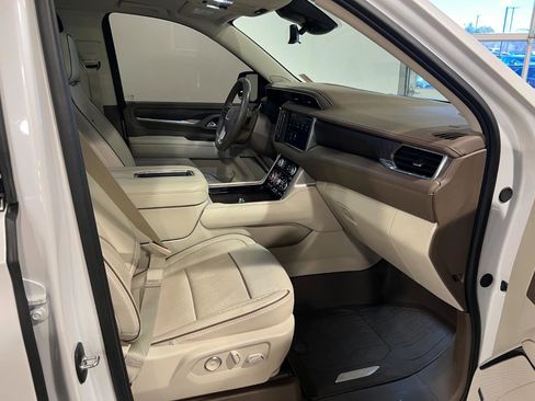 Used 2024 GMC Yukon Denali w/ Denali Reserve Package image 39