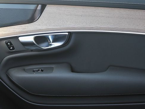 Used 2025 Volvo XC90 T8 Plus w/ Protection Package Premier AWD/4WD image 23