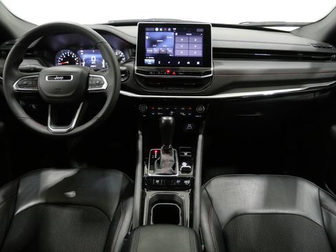 Used 2025 Jeep Compass Trailhawk AWD/4WD image 9