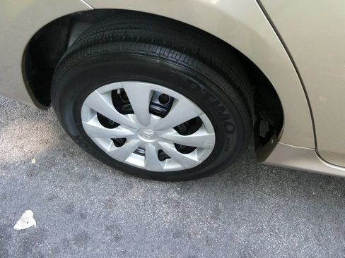 Used 2012 Toyota Corolla LE image 25