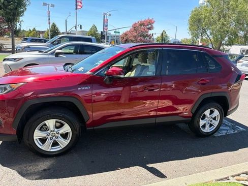 Certified 2021 Toyota RAV4 XLE AWD/4WD image 12