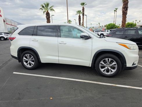 Used 2015 Toyota Highlander Plus FWD image 5
