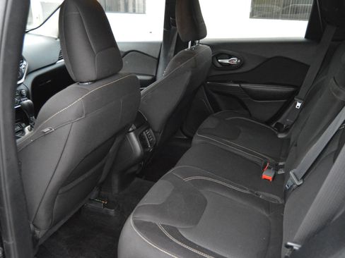 Used 2015 Jeep Cherokee Latitude image 16